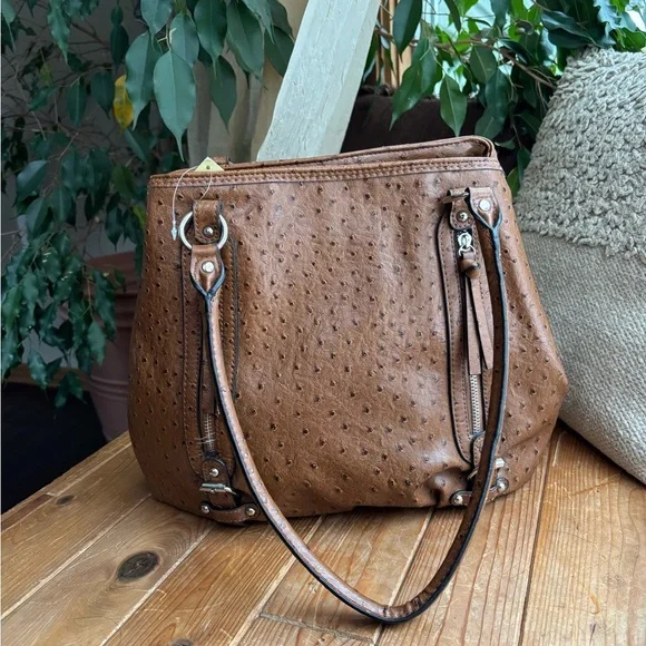GAL Ostrich Shoulder Bag - Picture 1 of 8